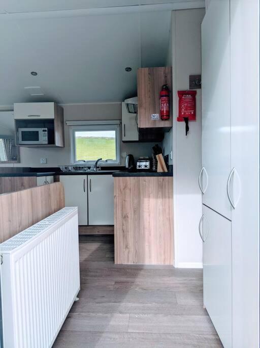 Large 4 Person Couples And Family Caravan In Newquay Bay Resort Bagian luar foto