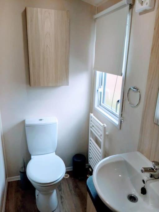 Large 4 Person Couples And Family Caravan In Newquay Bay Resort Bagian luar foto
