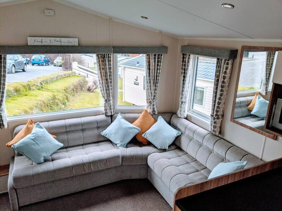 Large 4 Person Couples And Family Caravan In Newquay Bay Resort Bagian luar foto