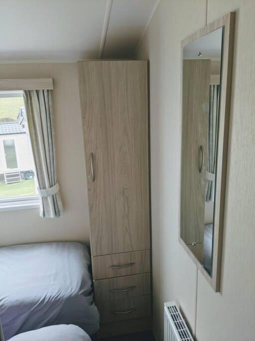Large 4 Person Couples And Family Caravan In Newquay Bay Resort Bagian luar foto